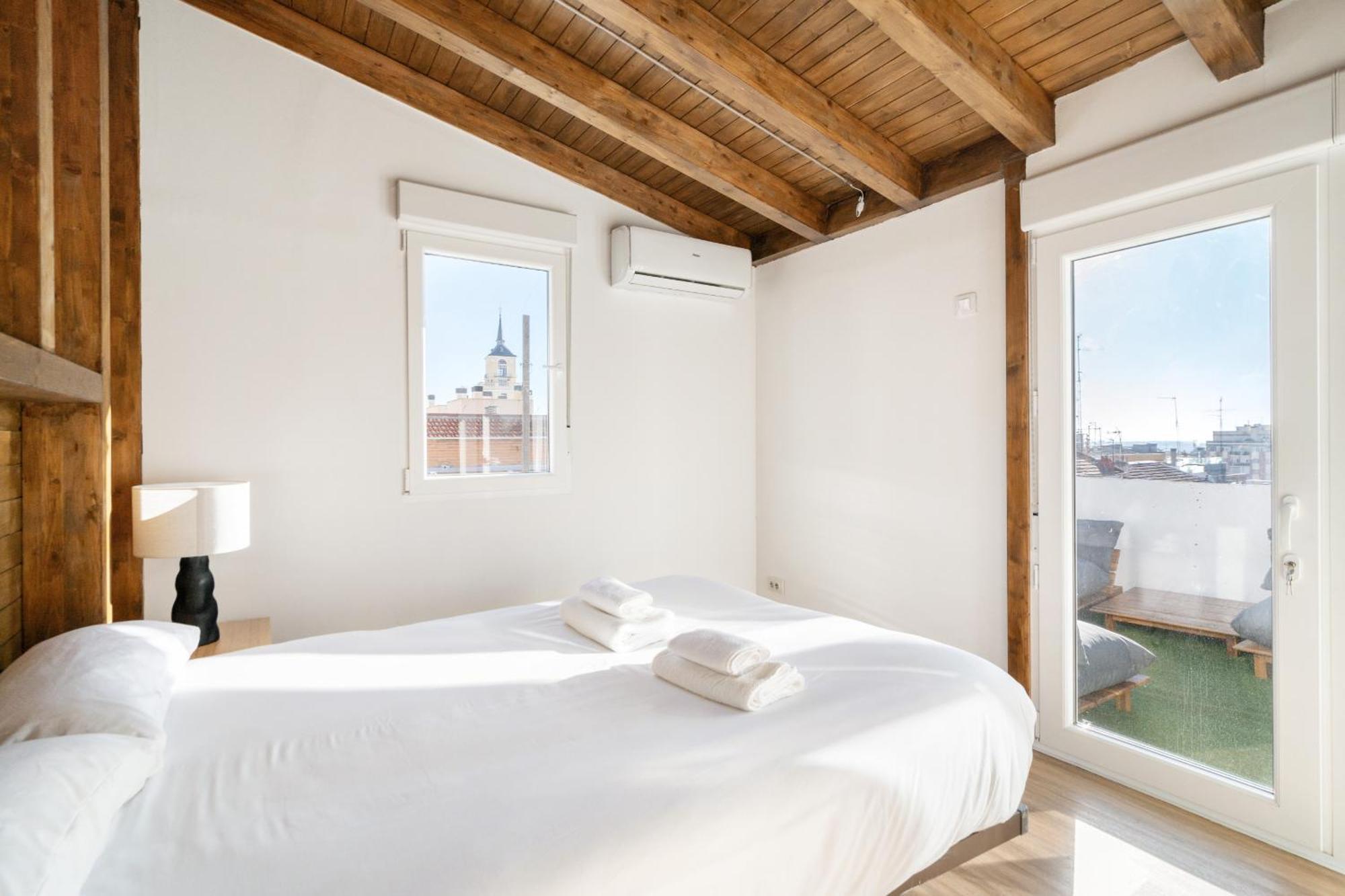Apartamento Atico Con Terraza En Lavapies Alquiler Temporal Madrid Exterior foto