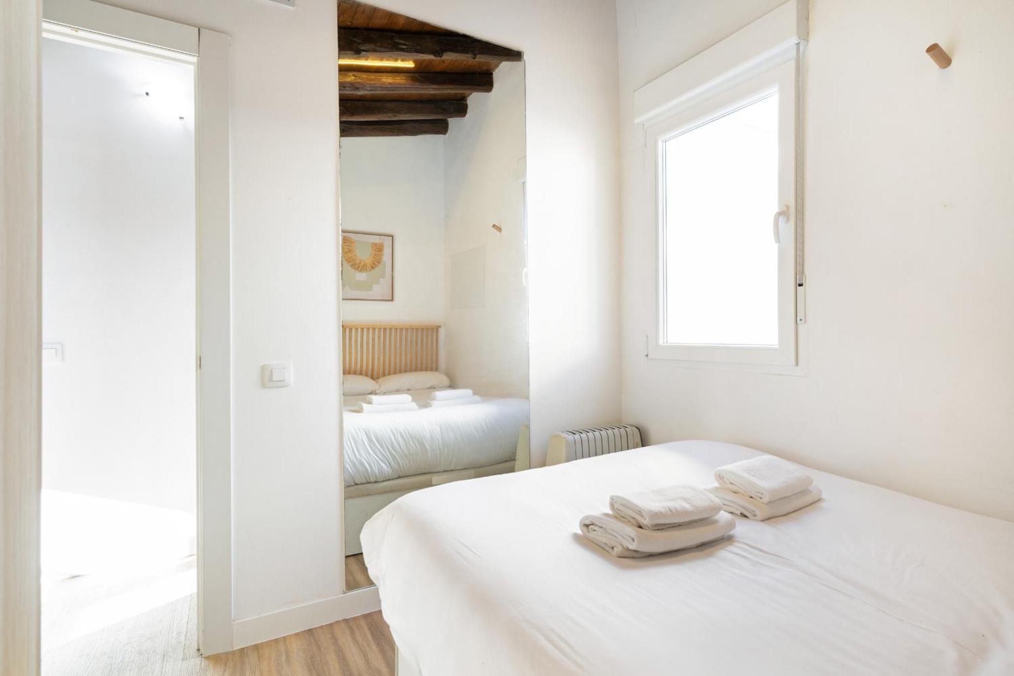 Apartamento Atico Con Terraza En Lavapies Alquiler Temporal Madrid Exterior foto