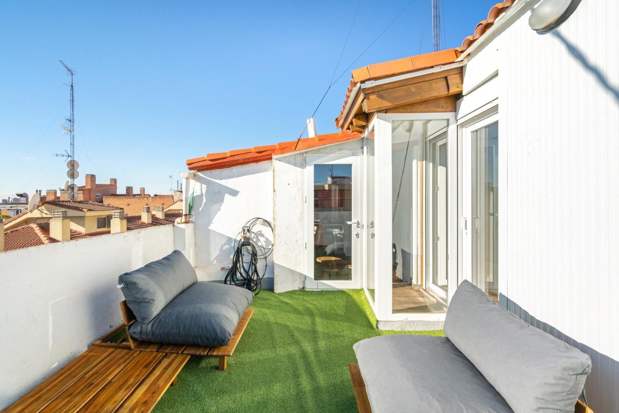 Apartamento Atico Con Terraza En Lavapies Alquiler Temporal Madrid Exterior foto