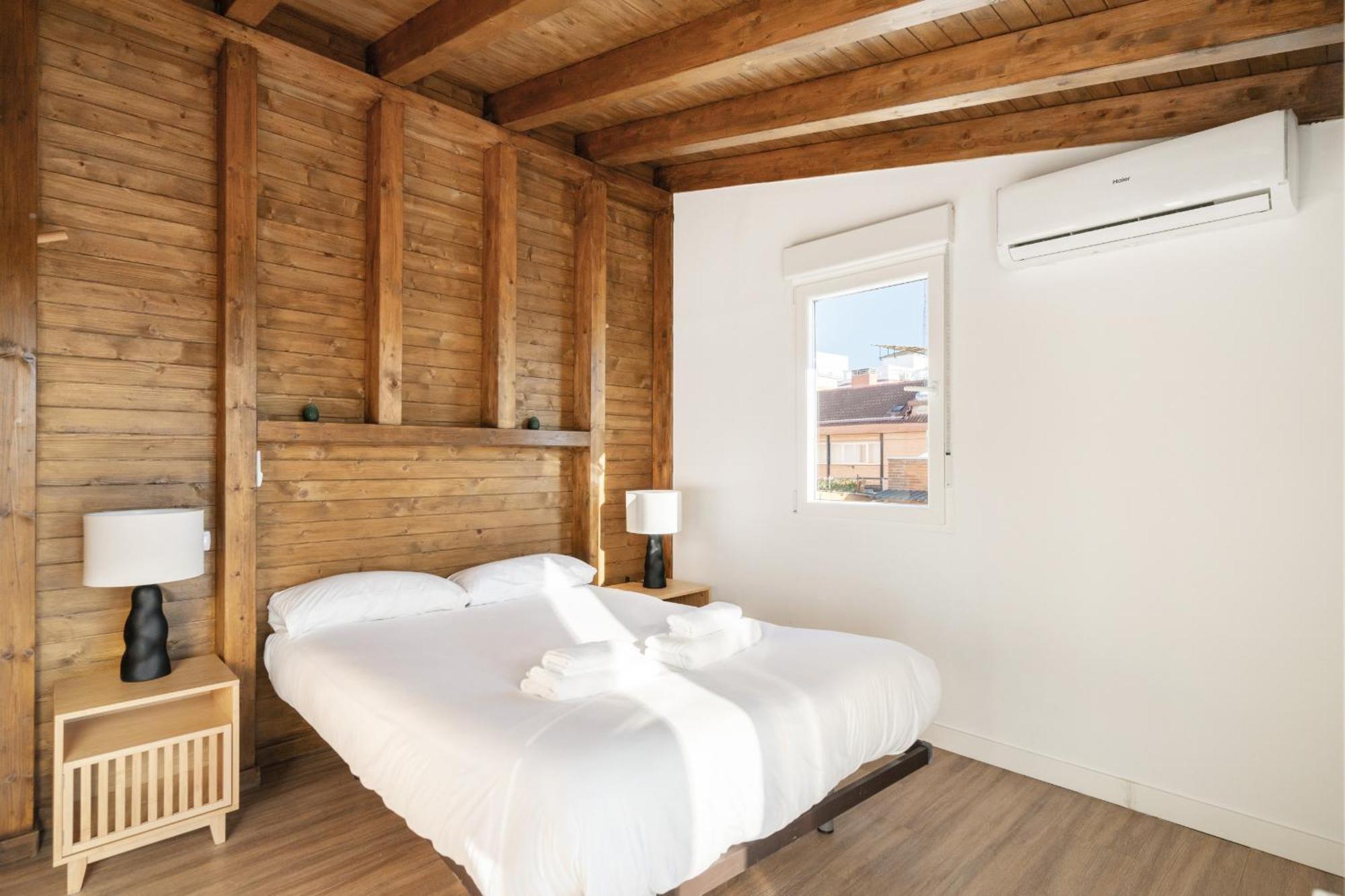 Apartamento Atico Con Terraza En Lavapies Alquiler Temporal Madrid Exterior foto