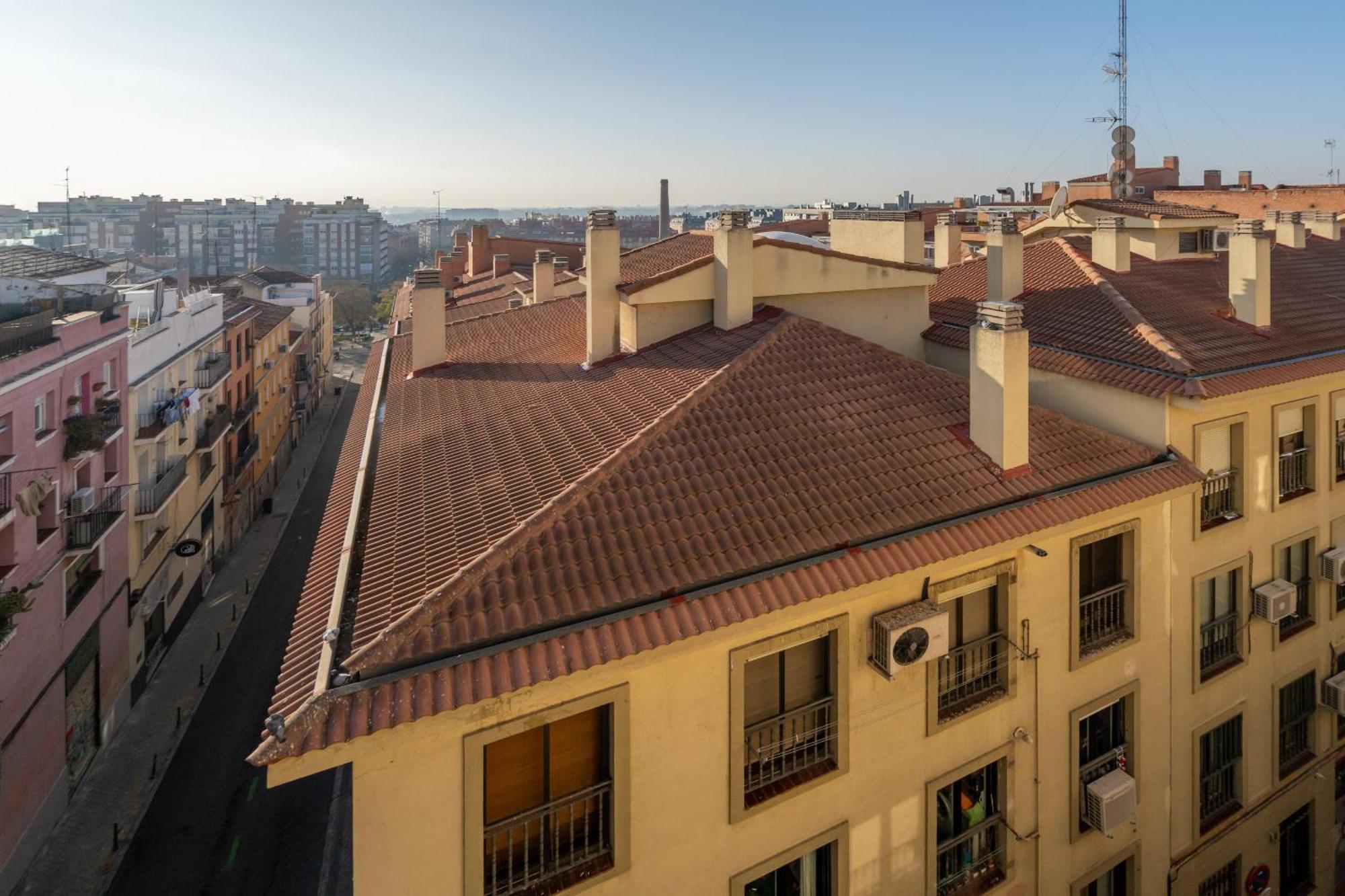Apartamento Atico Con Terraza En Lavapies Alquiler Temporal Madrid Exterior foto